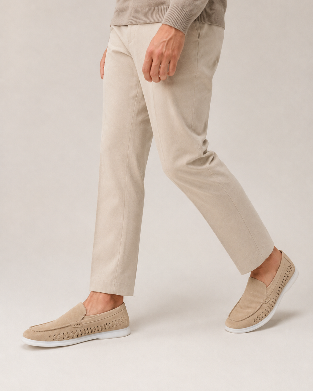Mocassins tressés noirs vue marche avant