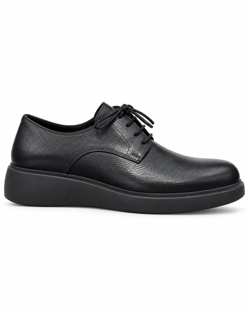 Derby cuir grainé noir vue de profil fond blanc semelle plateforme