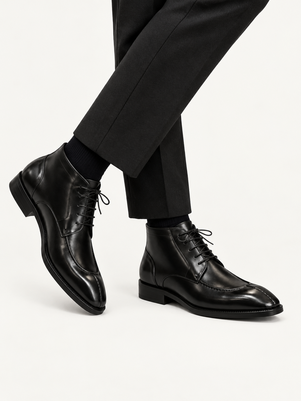 Boot lacets cuir noir vue de profil fond blanc