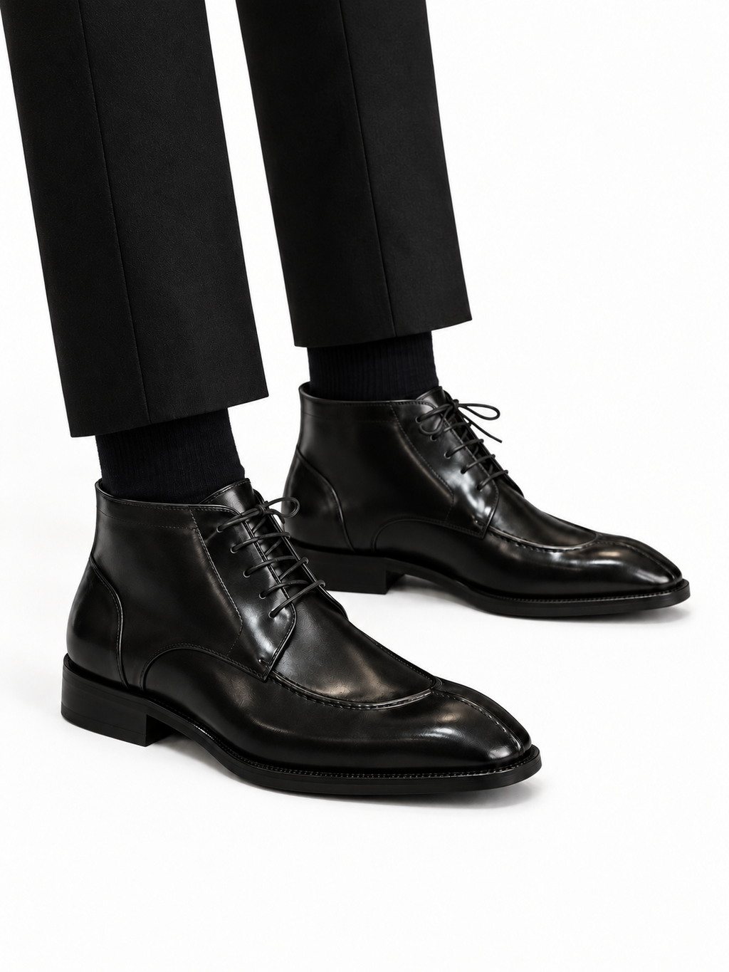 Boot lacets cuir marron portée vue de côté avec pantalon marron