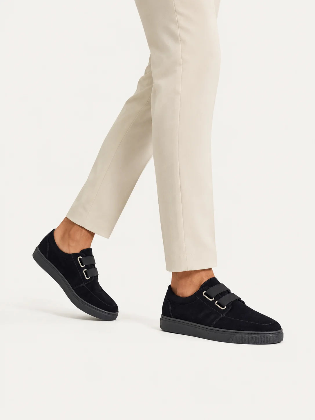 Sneaker Double Boucle noire - vue portée en marche