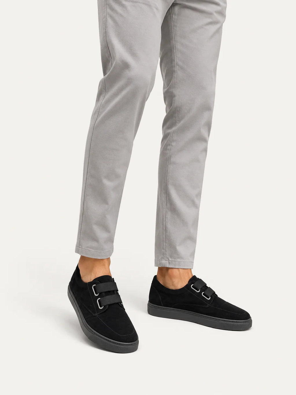 Sneaker Double Boucle noire - vue portée assise