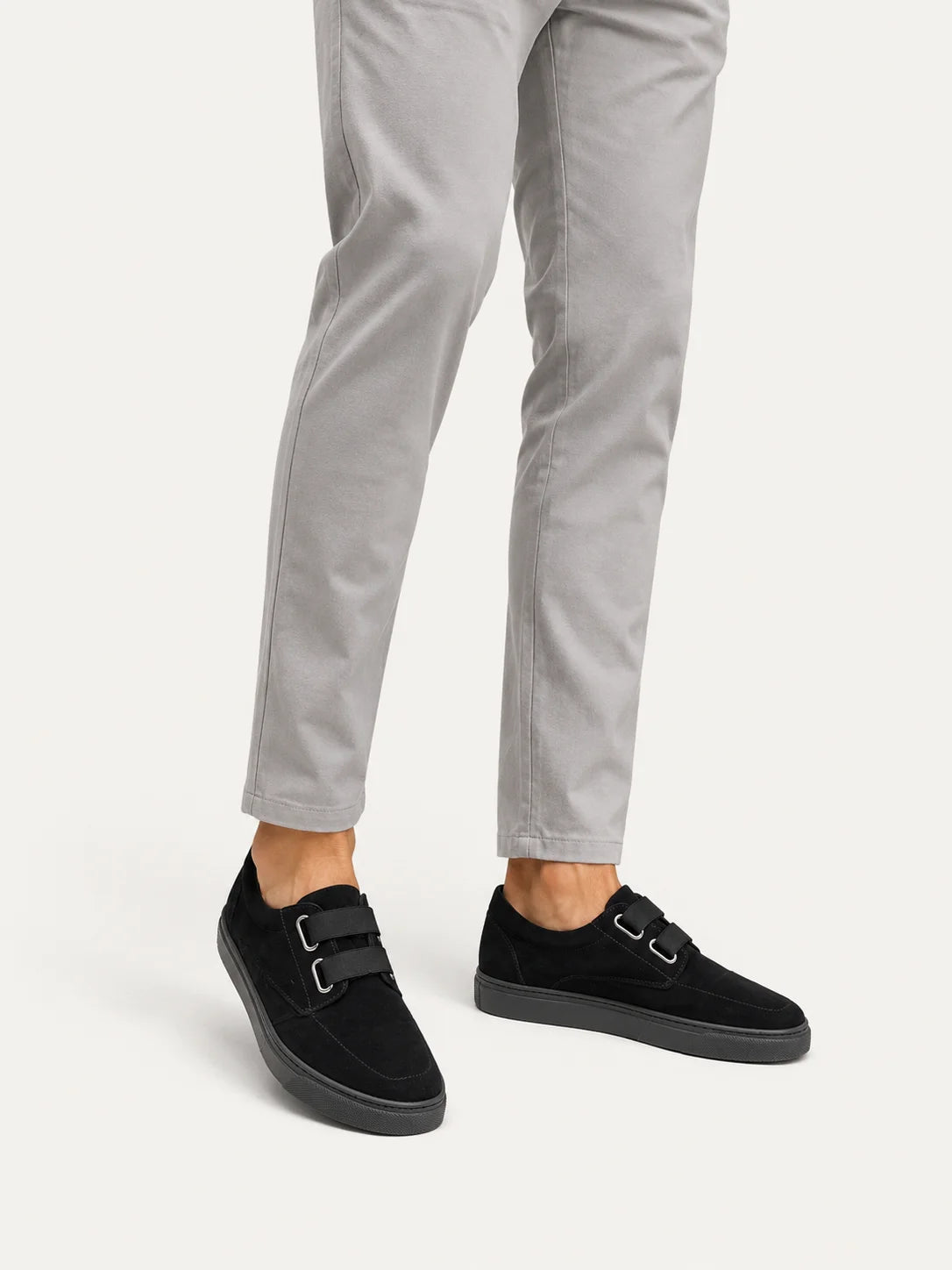 Sneaker Double Boucle noire - vue portée assise